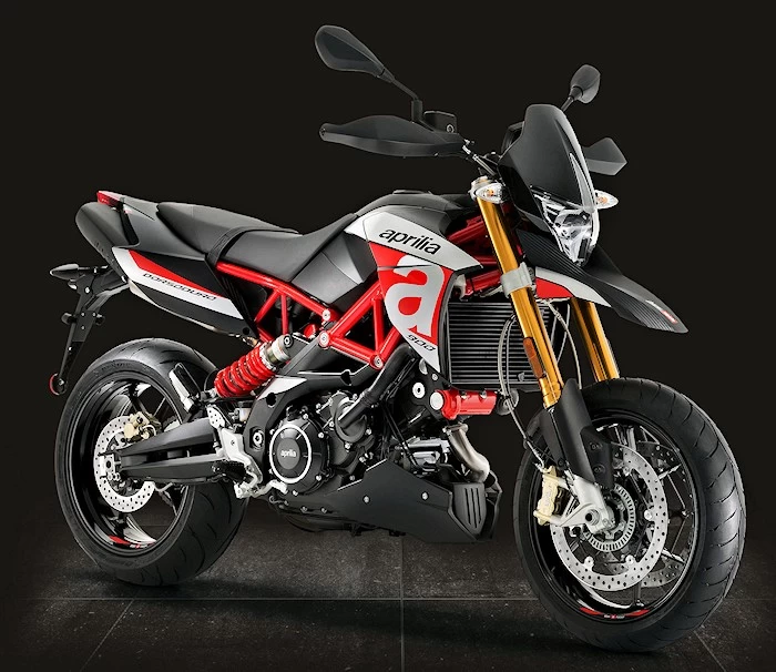 Aprilia-900-Dorsoduro-2017-700px